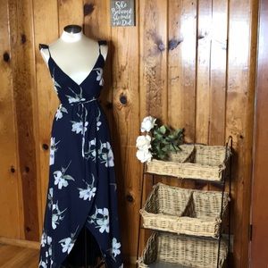 Lulus maxi floral sleeveless wrap dress Small